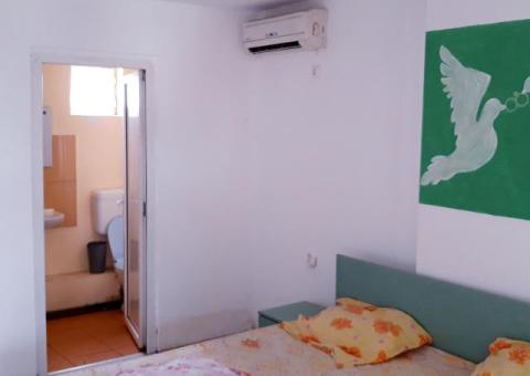 Inchiriez camere, pentru cupluri, persoane singure, zona girocului, 140 euro