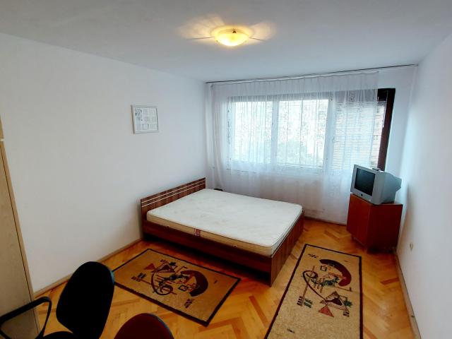 Apartament 2 camere, decomandat, vis-a-vis de Spitalul Judetean